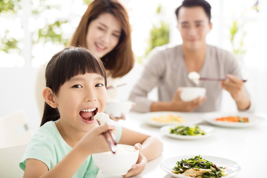 VÌ SAO TRẺ CẦN PHẢI CÓ NHỮNG BỮA SÁNG DINH DƯỠNG?